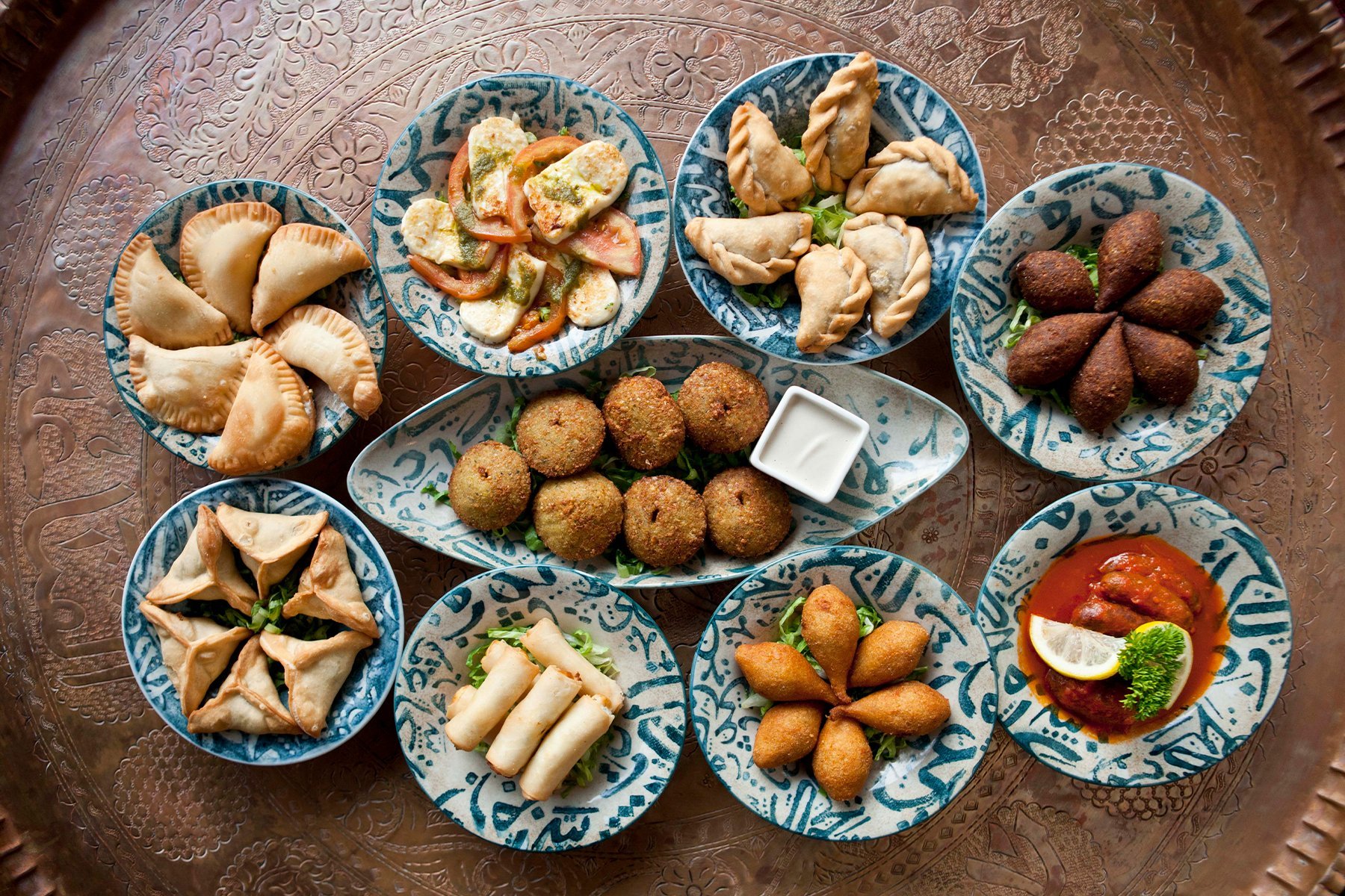 Что подарить на уразу. Мусульманская еда. Блюда на Рамадан. Рамазан блюдо. Праздничный стол на Рамадан.